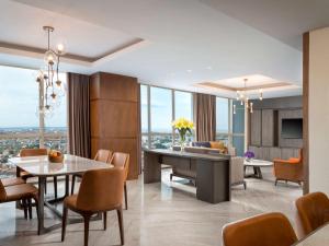 Area soggiorno di DoubleTree by Hilton Surabaya