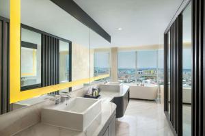 Foto dalla galleria di DoubleTree by Hilton Surabaya a Surabaya