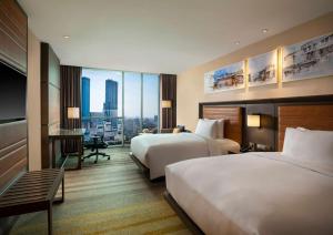 Letto o letti in una camera di DoubleTree by Hilton Surabaya