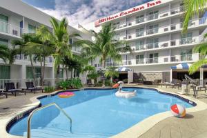 Bazén v ubytování Hilton Garden Inn Miami Brickell South nebo v jeho okolí