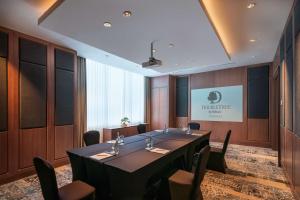 Zona business o sala conferenze di DoubleTree by Hilton Surabaya