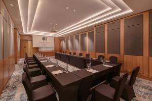 Zona business o sala conferenze di DoubleTree by Hilton Surabaya