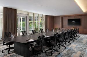 Zona business o sala conferenze di DoubleTree by Hilton Surabaya