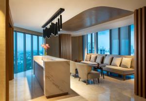 Area soggiorno di DoubleTree by Hilton Surabaya