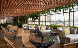 Area soggiorno di DoubleTree by Hilton Surabaya