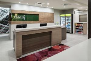 Кухня или кухненски бокс в Home2 Suites By Hilton Orlando Airport
