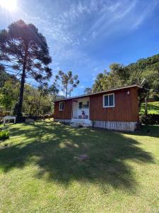 a house with a large yard in front of it at Cabana Pé Da Serra dos Bitus in Urubici