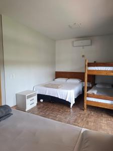 Cama ou camas em um quarto em Pousada Falls Park