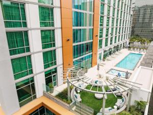 Carte Hotel San Diego Downtown, Curio Collection By Hilton内部或周边的泳池