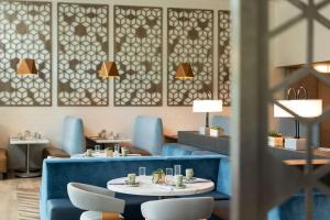 Carte Hotel San Diego Downtown, Curio Collection By Hilton的休息区