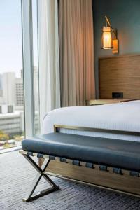 Carte Hotel San Diego Downtown, Curio Collection By Hilton客房内的一张或多张床位