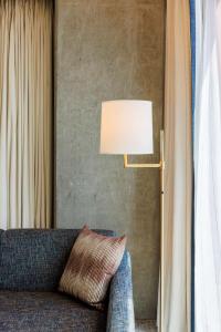 Carte Hotel San Diego Downtown, Curio Collection By Hilton的休息区