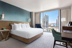 Carte Hotel San Diego Downtown, Curio Collection By Hilton客房内的一张或多张床位