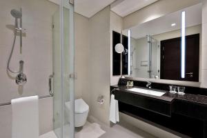 Koupelna v ubytování DoubleTree By Hilton Doha - Al Sadd
