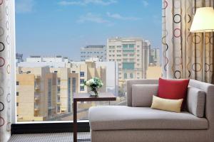 Posezení v ubytování DoubleTree By Hilton Doha - Al Sadd