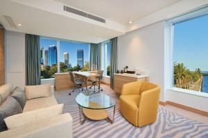 Posezení v ubytování Doubletree By Hilton Perth Waterfront