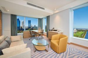 Posezení v ubytování Doubletree By Hilton Perth Waterfront
