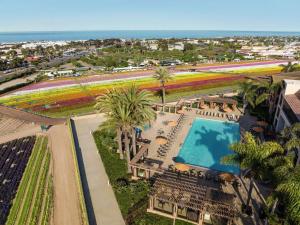 Bazen u ili blizu objekta The Cassara Carlsbad, Tapestry Collection By Hilton