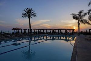 Bazen u ili blizu objekta The Cassara Carlsbad, Tapestry Collection By Hilton