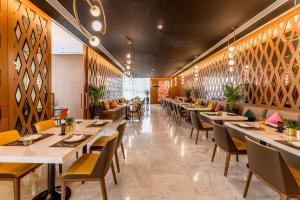 Nhà hàng/khu ăn uống khác tại Aleph Doha Residences, Curio Collection By Hilton