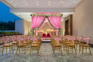 Posezení v ubytování DoubleTree By Hilton Jaipur Amer