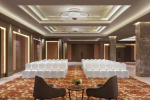 Posezení v ubytování DoubleTree By Hilton Jaipur Amer
