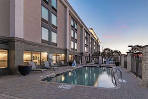 Bazén v ubytování Hampton Inn Waco North nebo v jeho okolí