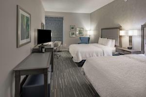 Postel nebo postele na pokoji v ubytování Hampton Inn Waco North