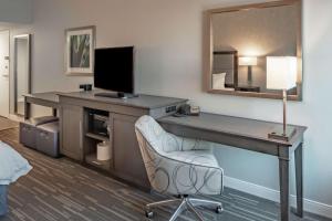 TV a/nebo společenská místnost v ubytování Hampton Inn Waco North