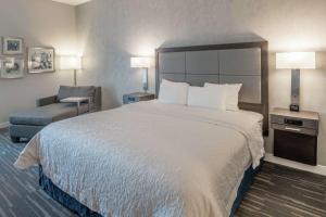Postel nebo postele na pokoji v ubytování Hampton Inn Waco North