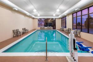 Πισίνα στο ή κοντά στο Hampton Inn Denver-International Airport