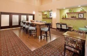 a restaurant with a long table and chairs at Hampton Inn and Suites St. Cloud in Saint Cloud