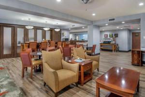 Posezení v ubytování Hampton Inn Brownwood
