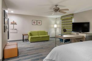 TV a/nebo společenská místnost v ubytování Hampton Inn Brownwood