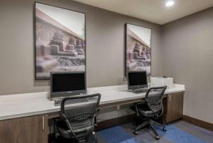 TV a/nebo společenská místnost v ubytování Hampton Inn Brownwood