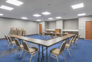 a conference room with a long table and chairs at Hampton Inn Brownwood in Brownwood