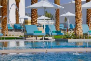 Bazén v ubytování Hilton Abu Dhabi Yas Island nebo v jeho okolí