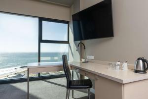 Příslušenství pro přípravu čaje a kávy v ubytování Radisson Blu Hotel, Port Elizabeth