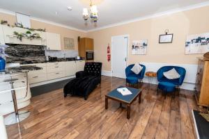 Dapur atau dapur kecil di Seaview Retreat - South Shields +33 gambar