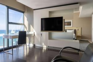 TV a/nebo společenská místnost v ubytování Radisson Blu Hotel, Port Elizabeth