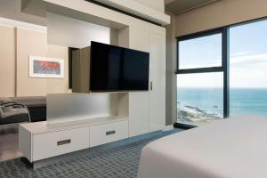 TV a/nebo společenská místnost v ubytování Radisson Blu Hotel, Port Elizabeth