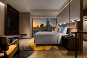Letto o letti in una camera di Hotel Resonance Taipei, Tapestry Collection by Hilton
