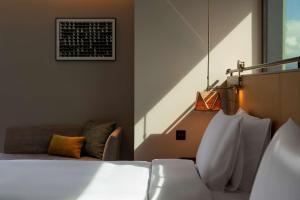 Letto o letti in una camera di Hotel Resonance Taipei, Tapestry Collection by Hilton