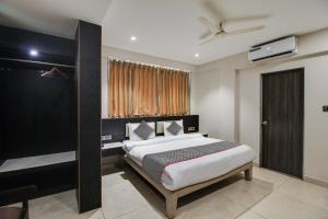 a bedroom with a large bed and a window at Collection O Avasa Grand in Old Goa