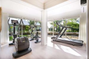 DoubleTree by Hilton Noumea Ilot Maitre Resort的健身中心和/或健身设施