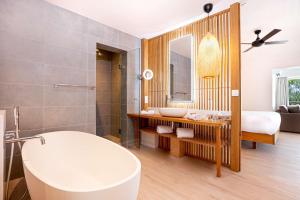 DoubleTree by Hilton Noumea Ilot Maitre Resort的一间浴室