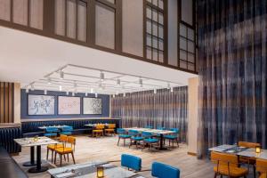 DoubleTree by Hilton Dubai M Square Hotel & Residences的休息区