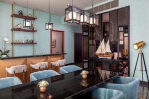 DoubleTree by Hilton Dubai M Square Hotel & Residences的休息区