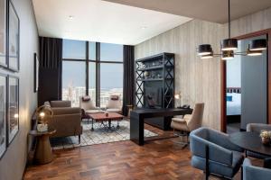 DoubleTree by Hilton Dubai M Square Hotel & Residences的休息区