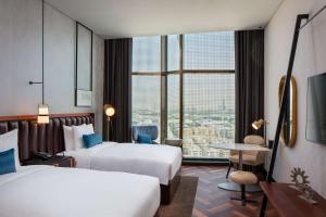 DoubleTree by Hilton Dubai M Square Hotel & Residences客房内的一张或多张床位